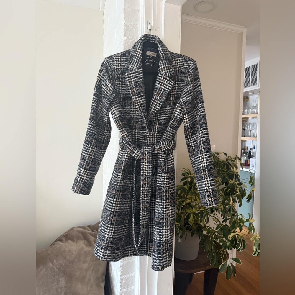 EUC - Plaid winter coat by ZUSS with belt - size L